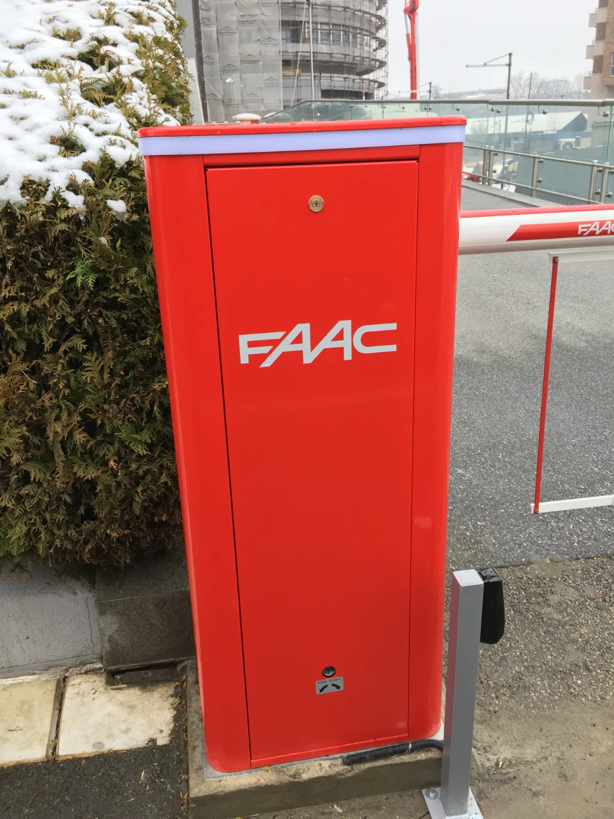 Automatic barrier with a red housing