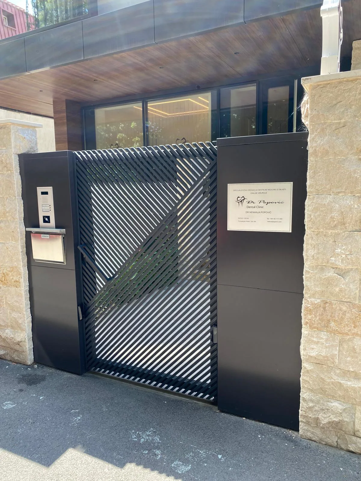 Pedestrian gate