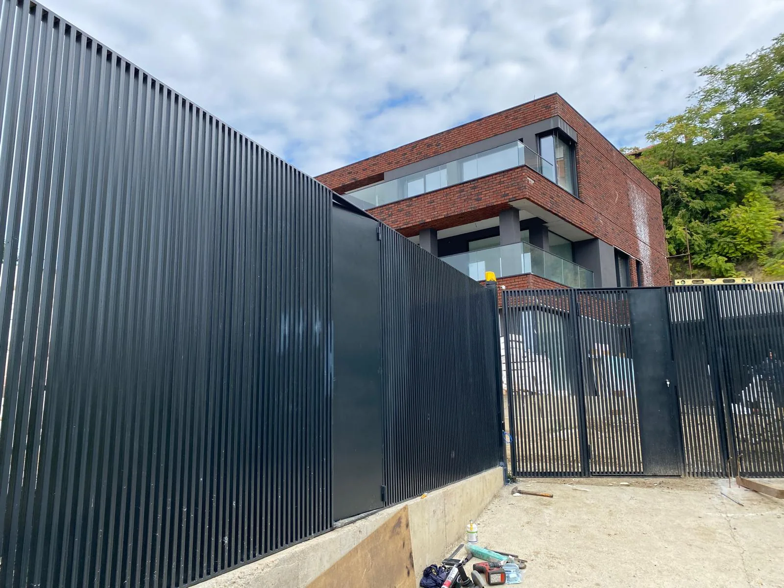 Profiled sheet fence