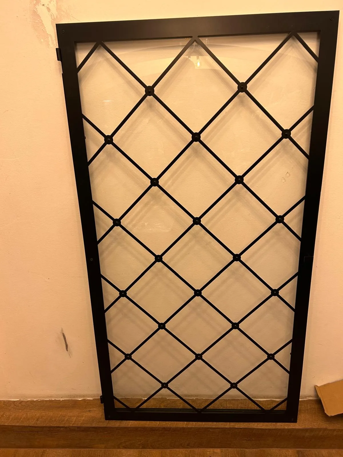 Frame with a diamond grid
