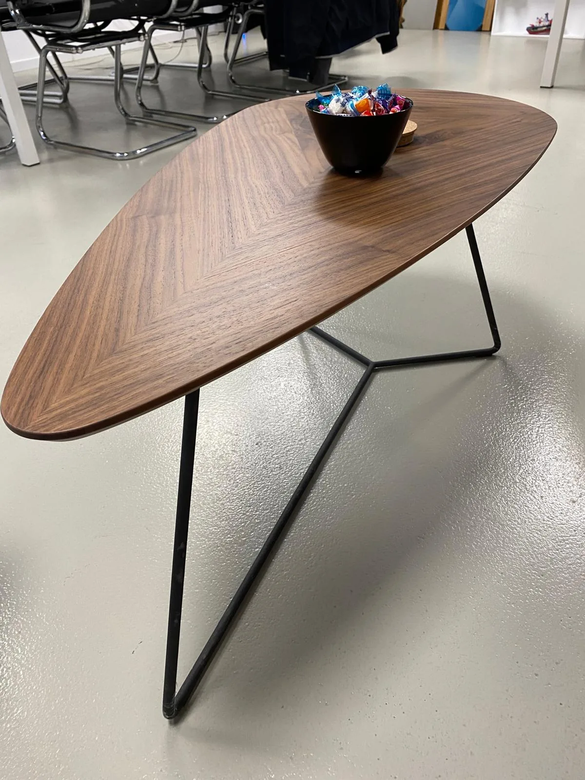 Table with metal legs